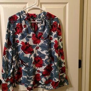 Ann Taylor Factory floral print blouse. Color: White/Red/Blue. Size: Medium.